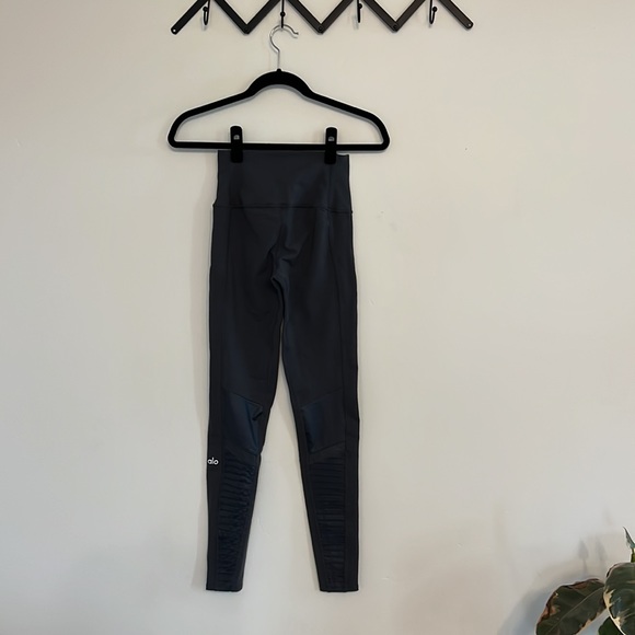 ALO Yoga High Waist Moto Legging with Mesh Inserts - Picture 5 of 7